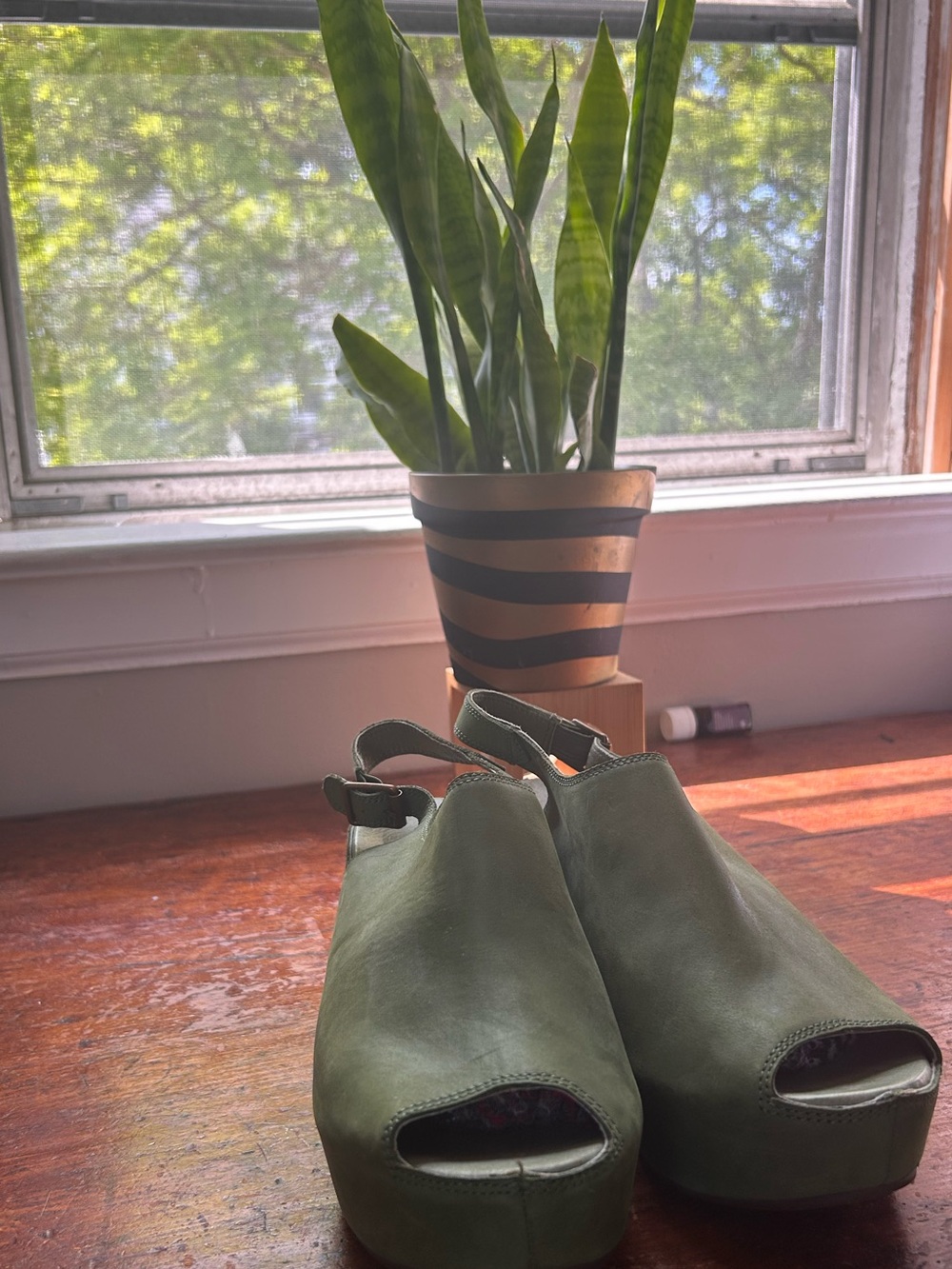Chocolat Blu wedge willow green